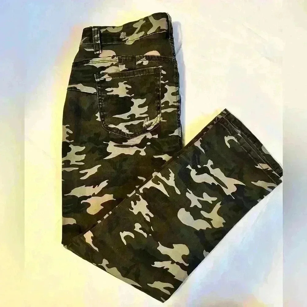 H+H by Harmony and Havoc size 12 Camo Crop Jeans New with Tags - Picture 2 of 9